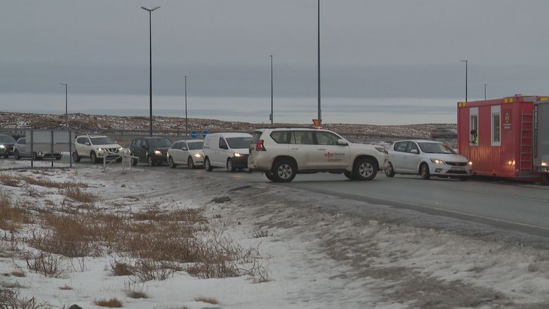 Blaue Lagune.  Schlussbeitrag Grindavíkurveðir.  Parkplatz der Blauen Lagune.  Helga Árnadóttir Inc.  Verkauf, Betrieb und Service der Blauen Lagune