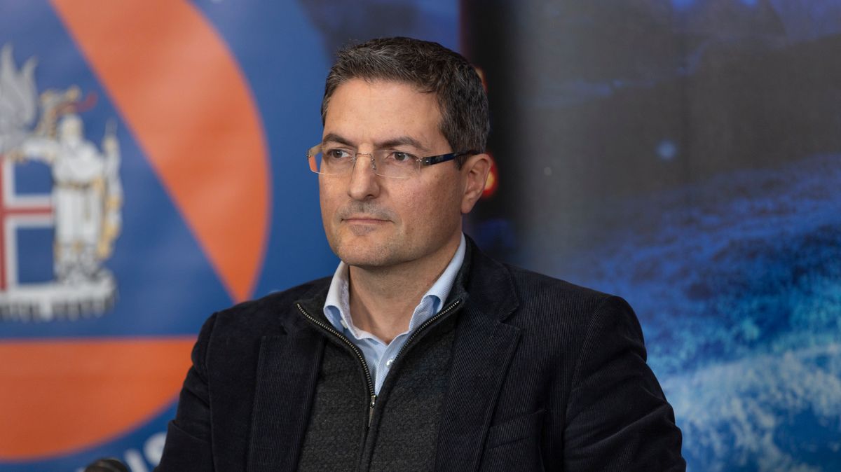 Informationsveranstaltung zum Zivilschutz wegen Erdbeben auf der Halbinsel Reykjanes.  Páll Erland von HS Veitur