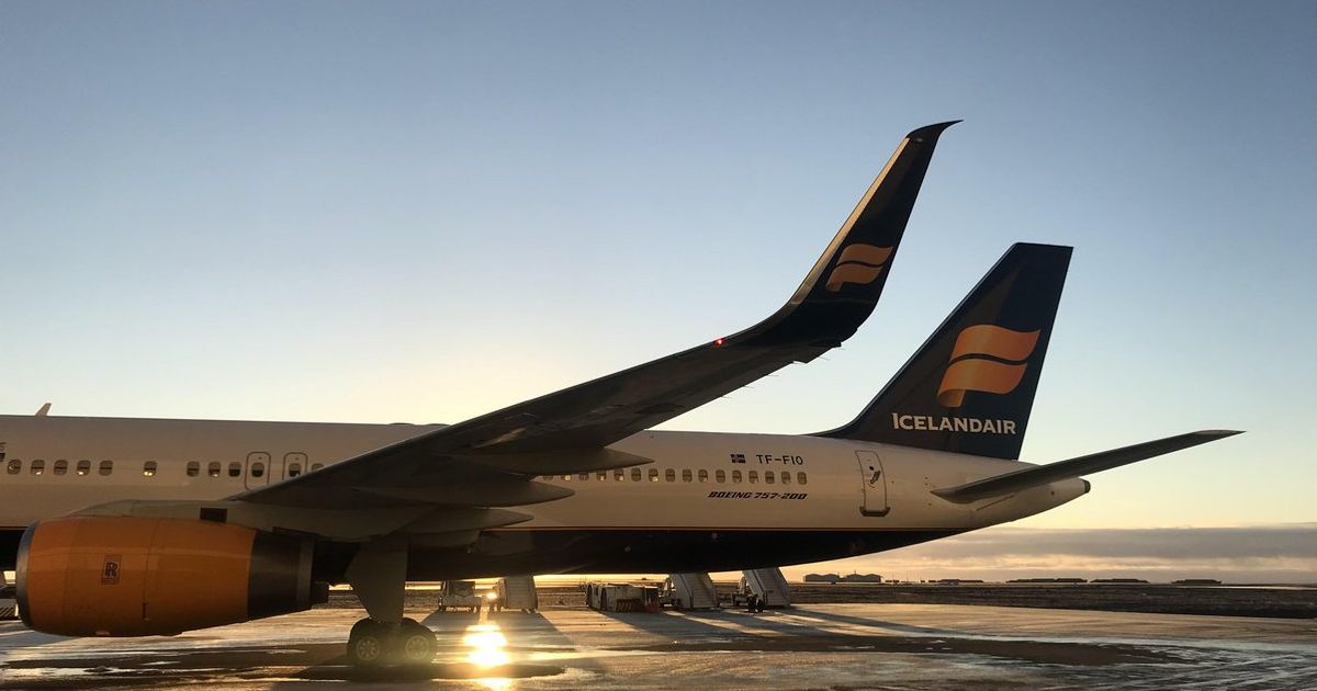 Icelandair and Play consider seeking strike compensation RÚV.is